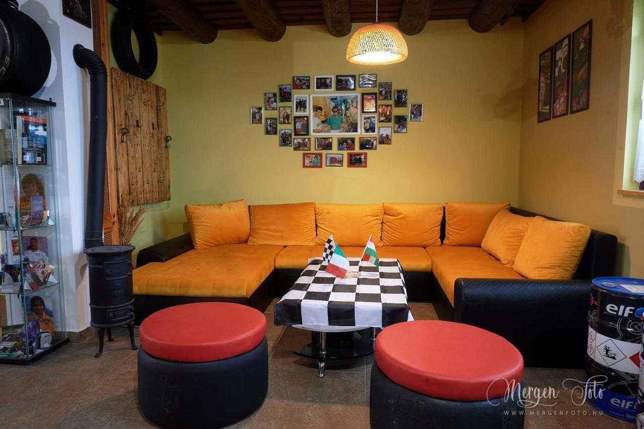 Kamaras Ring House Bed & Breakfast Mogyorod Luaran gambar