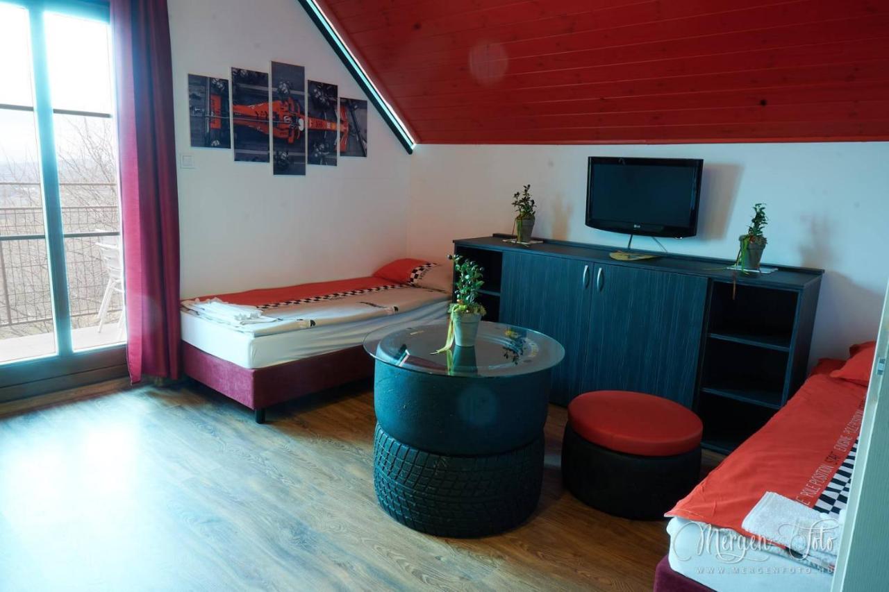 Kamaras Ring House Bed & Breakfast Mogyorod Luaran gambar