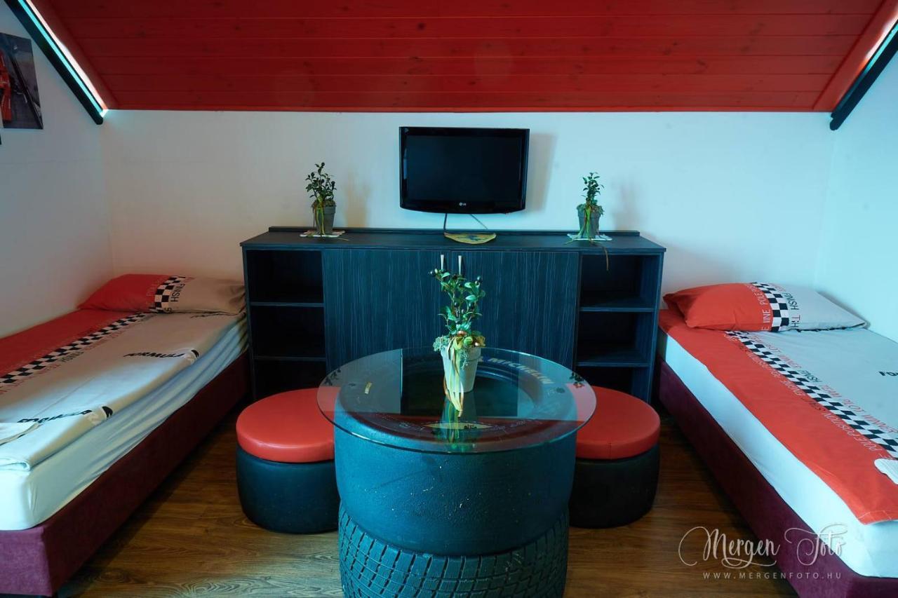 Kamaras Ring House Bed & Breakfast Mogyorod Luaran gambar