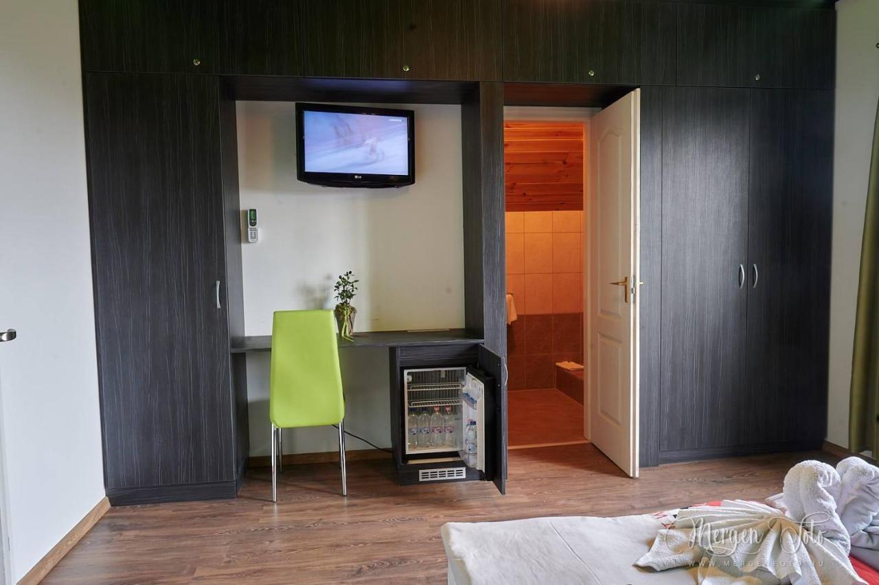 Kamaras Ring House Bed & Breakfast Mogyorod Luaran gambar