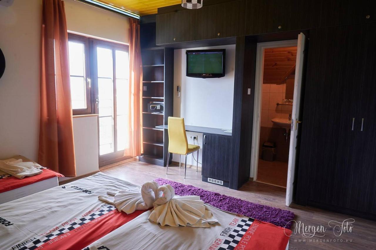 Kamaras Ring House Bed & Breakfast Mogyorod Luaran gambar