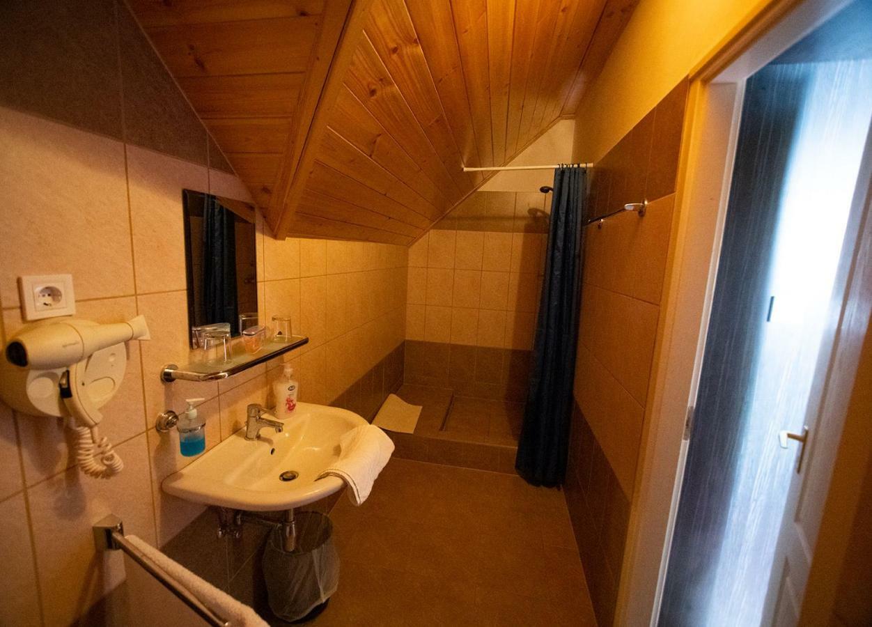 Kamaras Ring House Bed & Breakfast Mogyorod Luaran gambar